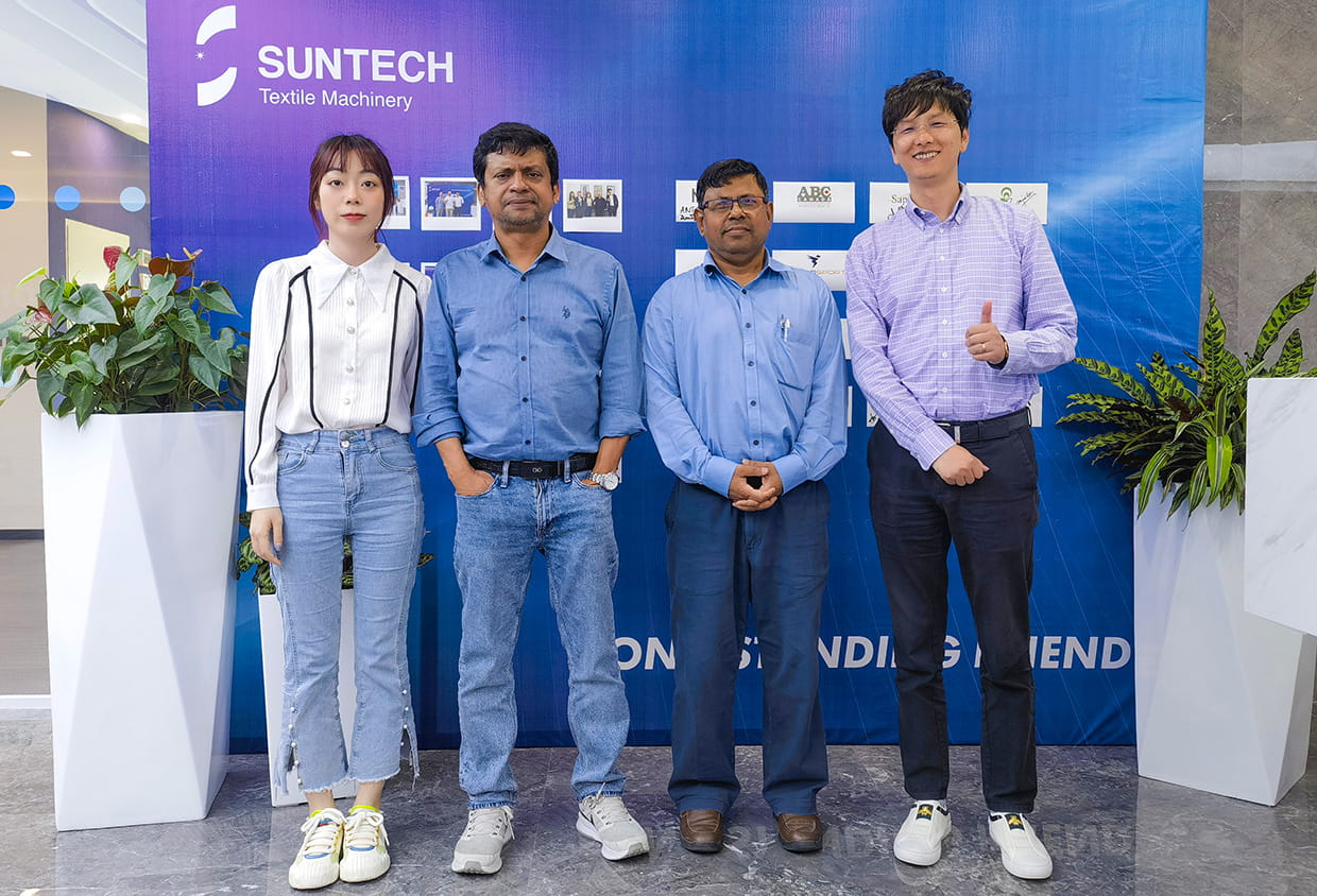  <strong>SNOWTEX GROUP</strong> 